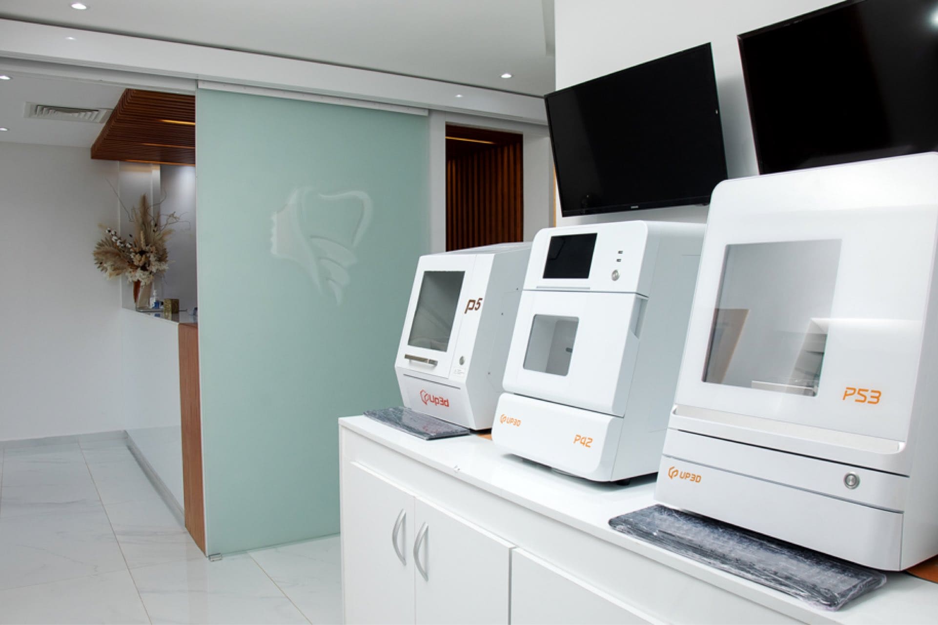 State-of-the-art dental equipment at GSDC